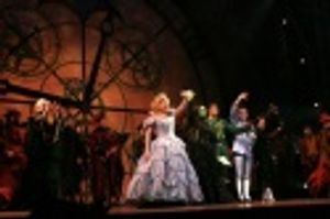 Wicked celebrates its 1000th performance with Megan Hilty, Espinosa Espinosa, Derrick Photo