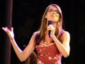 Christy Carlson Romano (currenly Belle in Disney's Beauty and the Beast)
treats the  Photo