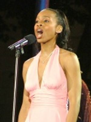 Tony award-winner for Caroline or Change,
Anika Noni Rose sings "Of Thee I Sing" Photo