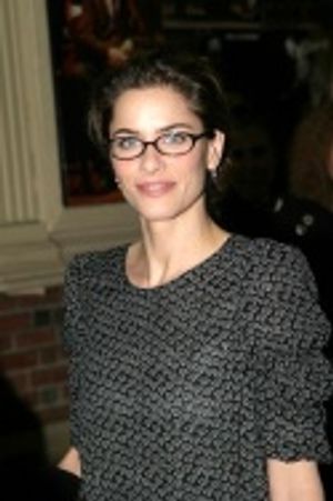 Amanda Peet Photo