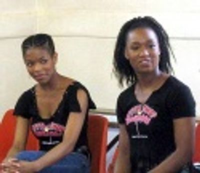 Original cast members Trisha Jeffrey (Crystal) and Carla J. Hargrove (Ronnette) relax Photo