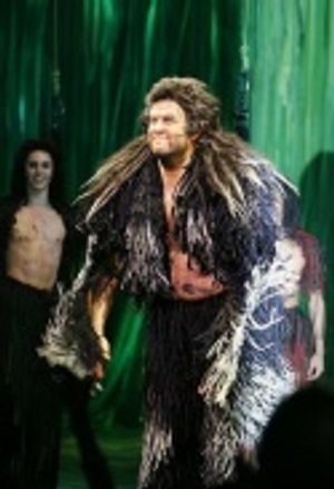 Shuler Hensley Photo