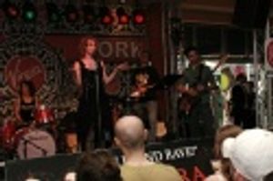 Sandra Bernhard and her band Photo