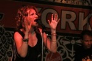 Sandra Bernhard Photo