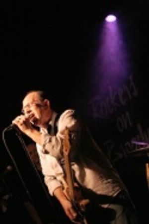 Chris Thompson (of the band Manfred Man) sings "Blinded by the Light" Photo