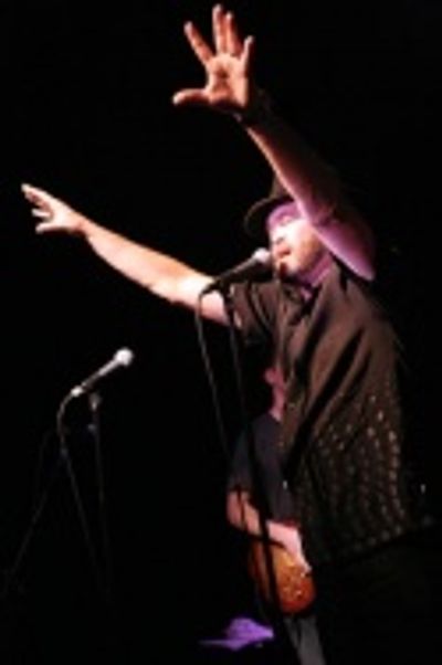Micky Dolenz sings "Gimme Some Lovin'"
 Photo