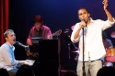 Jesse Nager sings "Stand Tall" Photo