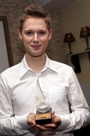 Samuel Barnett Photo