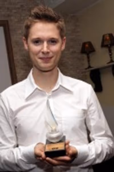 Samuel Barnett Photo
