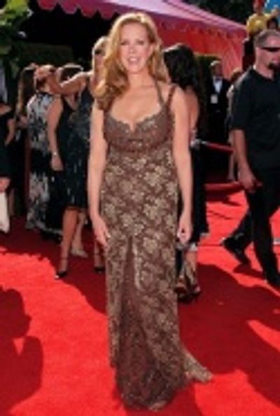 Elizabeth Perkins Photo