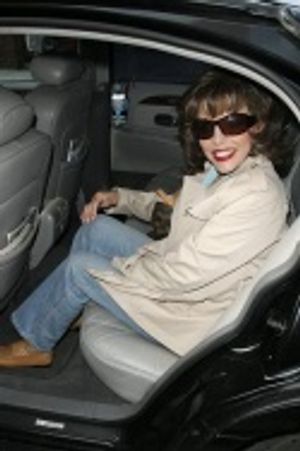 Joan Collins

  Photo