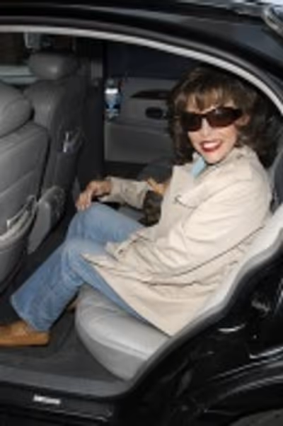 Joan Collins

  Photo