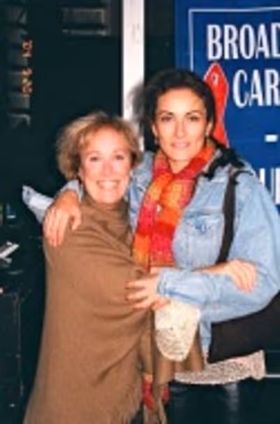 Laura Benanti most recently graced a Broadway stage in Nine
poses with her Mom, voca Photo