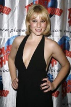 Ari Graynor Photo