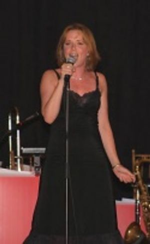 The always divine Lea Thompson Photo