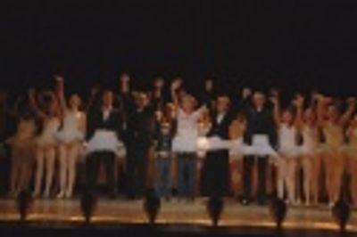  Curtain call (with cast) - Simon Cowell, Elton John, Harry Taylor, Liam Mower, Sharo Photo