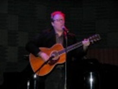 The uber-talented Michael McKean sings "Sweeney Todd" - a
folk song that was written Photo