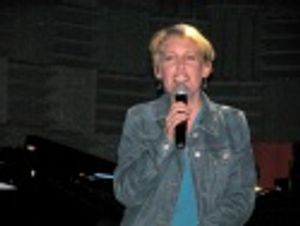 Standing Ovations 2 ends with, what else? Another standing
ovation from the crowd... Photo