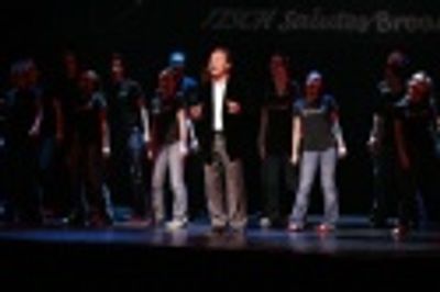 Billy Crystal and cast Photo