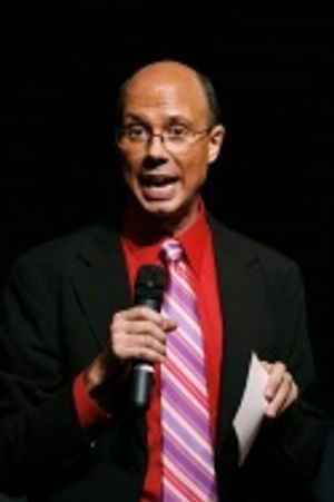 Broadway Beat's Richie Ridge hosted the show
with grace, warmth, humor - and a wealt Photo