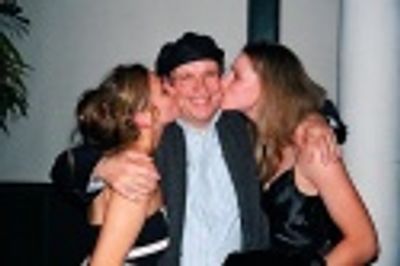 
Mark receives a kiss from his daughter Beck and daughter-in-law Leanne  Photo