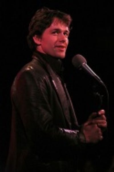 Julian Ovenden
 Photo
