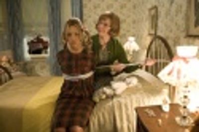 Amanda Bynes and Allison Janney Photo