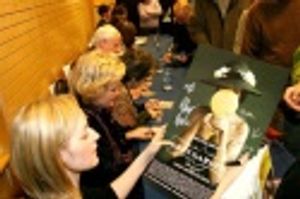 Erin Davie signs Grey Gardens poster Photo