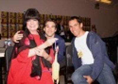 Jo Anne Worley with hot chorus boys Danny Danvos and Vincent Zamora  Photo