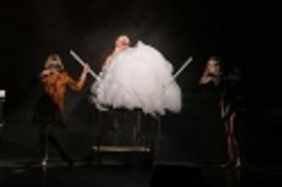 Ã¢â‚¬Å“Watch the stash, girls!Ã¢â‚¬Â  Photo