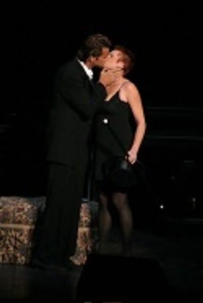 
Jane Lanier gets intimate with the hunky Lorenzo Lamas Photo