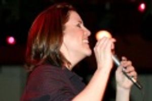 Donna Lynne Champlin
 Photo