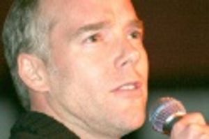 Michael Winther received a standing ovation for his "Rainbow Connection" Photo