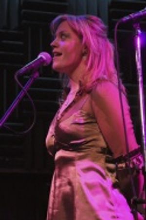 Elizabeth Stanley Photo