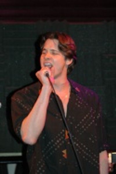 Heath Calvert sings "Come On In from the Outside" Photo