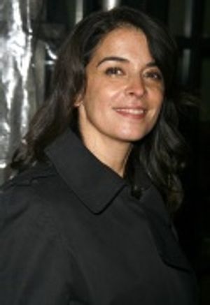 Annabella Sciorra Photo