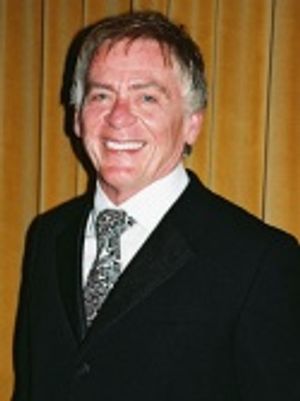 Daniel Davis arrives  Photo