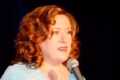 Lisa Asher, wowing the audience with "Just a Housewife" Photo