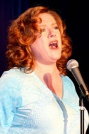 Lisa Asher, wowing the audience with "Just a Housewife" Photo