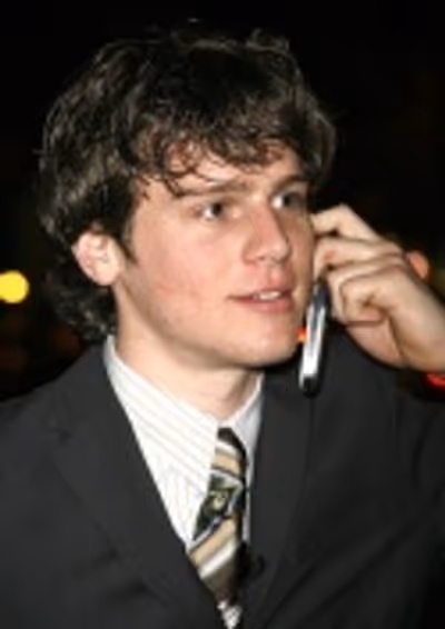 Jonathan Groff Photo