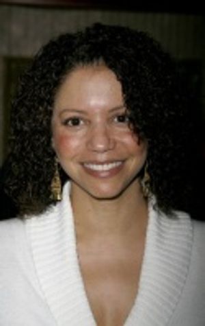 Gloria Reuben Photo