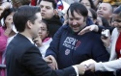 Tobey Maguire greets fans Photo