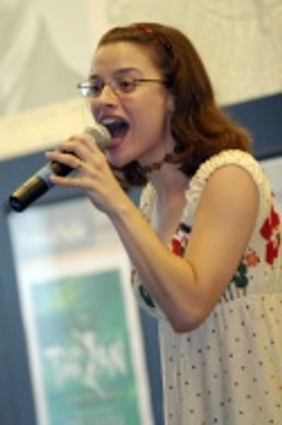 Jenn Gambatese Photo
