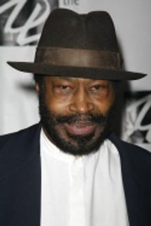 Anthony Chisholm Photo