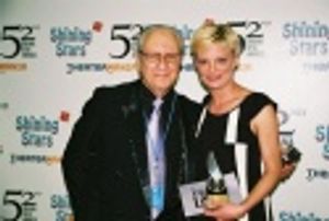 Les Schecter and Martha Plimpton Photo