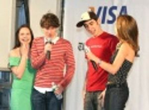 Lauren Pritchard, John Gallagher, Jr., Photo