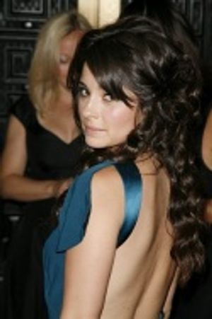 Shiri Appleby Photo