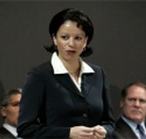  Gloria Reuben as Condoleeza Rice in Stuff Happens Photo