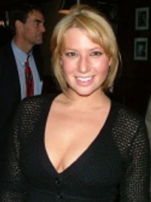 Ari Graynor Photo