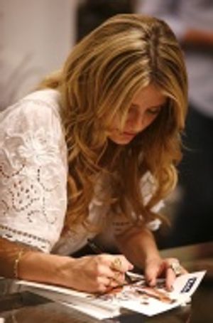 Mischa Barton Photo